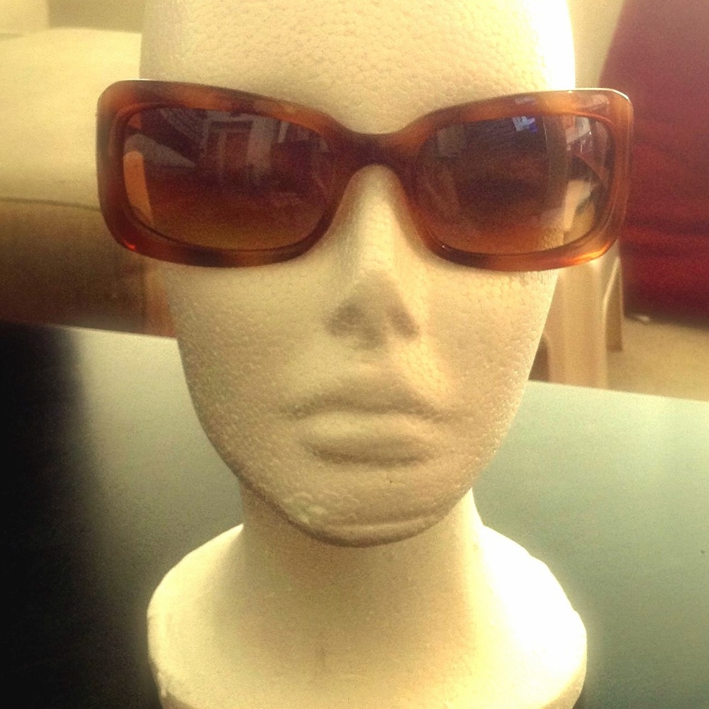 ❤️FLASH SALE!!❤️ 😎 Chanel Designer Sunglasses - Picture 6 of 6